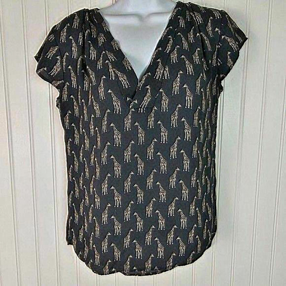 H&M Conscious Blouse Women's Size 2 Gray Giraffe Print V-Neck Cap Sleeve Zoo